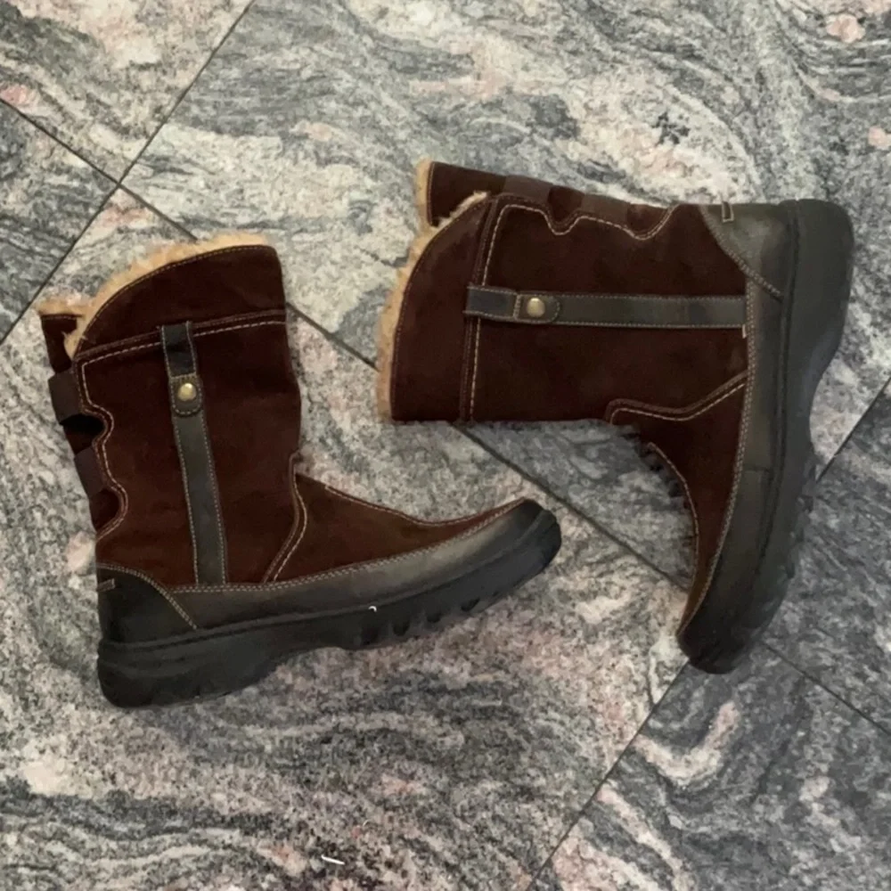 Clarks Boots Waterproof Leather Suede Women’s Size 9.5 Medium Brown